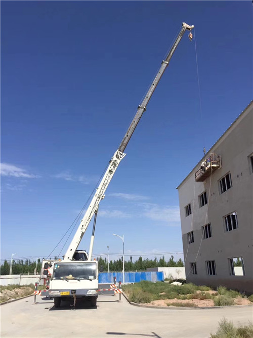 常宁市“轻装强干”—— 吊车的 “轻量化臂架” 技术